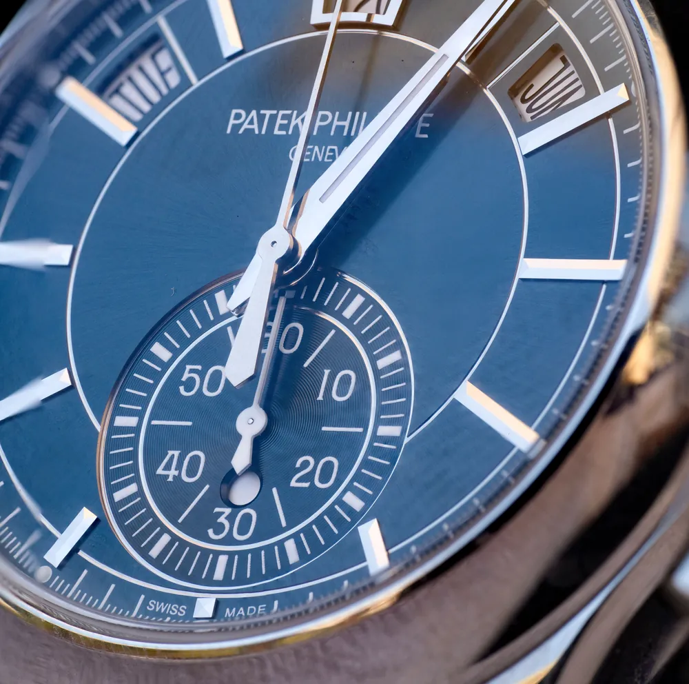 Cadran bleu d'un chronographe de haute horlogerie